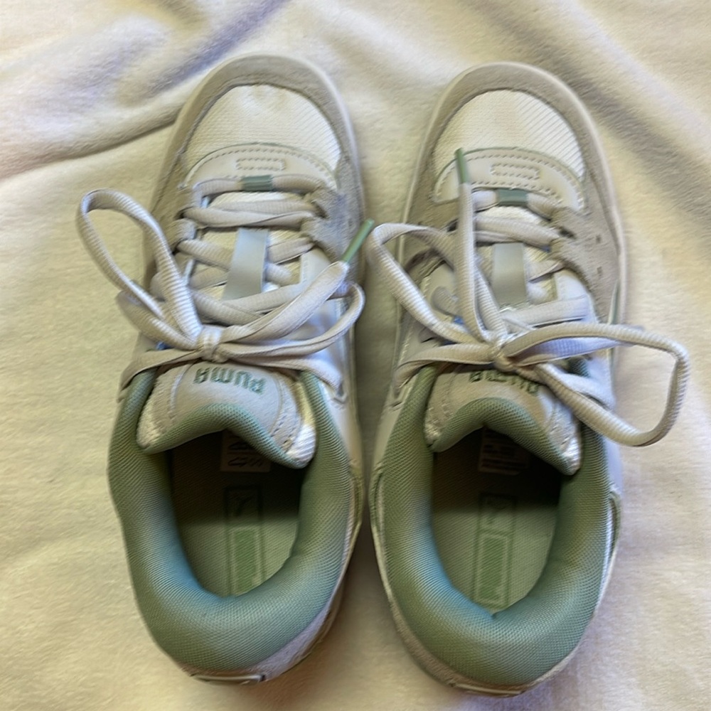 Mens Puma 180 Sneakers Size 8 1/5. Like New. Never been worn.